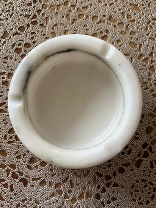 Пепелник мрамор