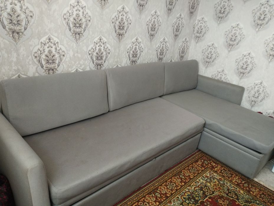Продам диван угловой.