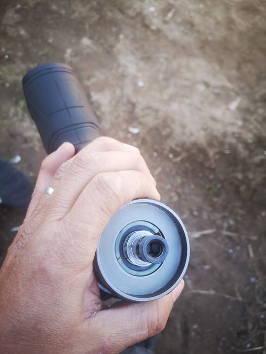 Mașină de insurubat cu percuție