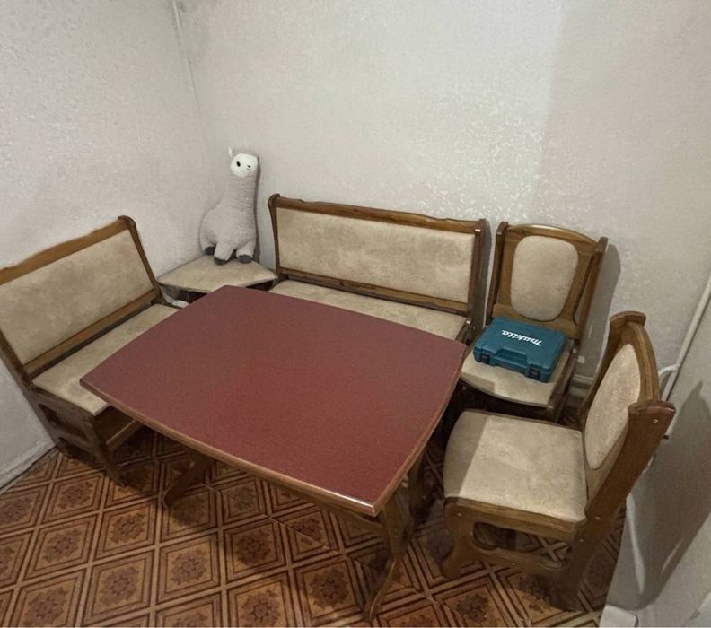Продам кухонный уголок со столом