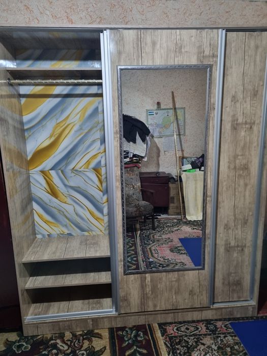 Shkaf xolati yangi eni 1.83ga .boyi 2.15 bitta qolgani uchun arzon m