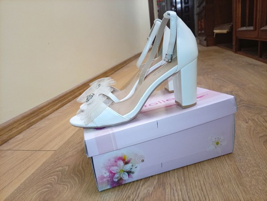 Pantofi mireasa impecabili