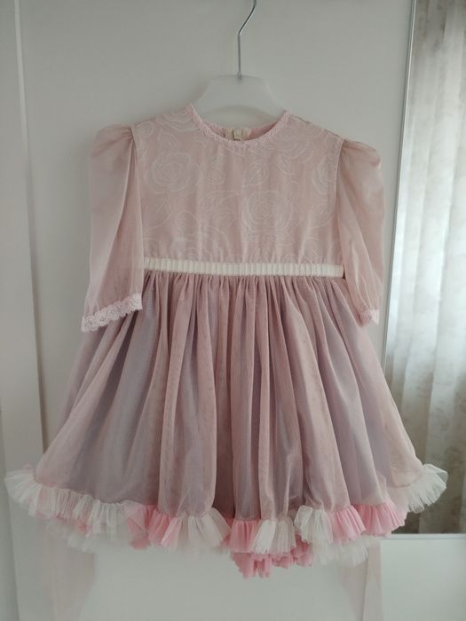 Vând rochii elegante, pentru fete