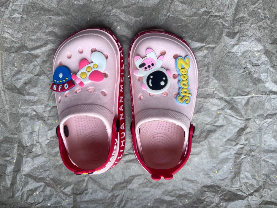 Яркая обувь под кроксы