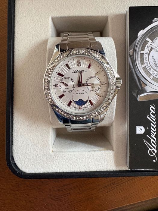 Дамски часовници Adriatica, Lotus