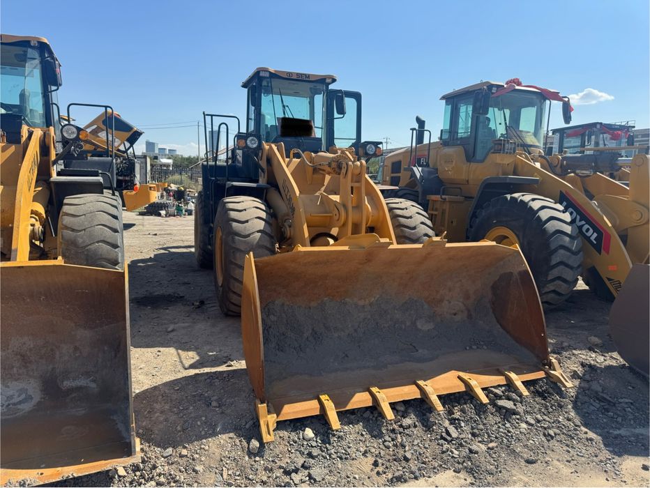 Погрузчик фронтальный SEM 656D