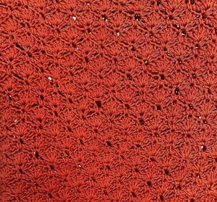 Bluza crosetata cu maneci evazate