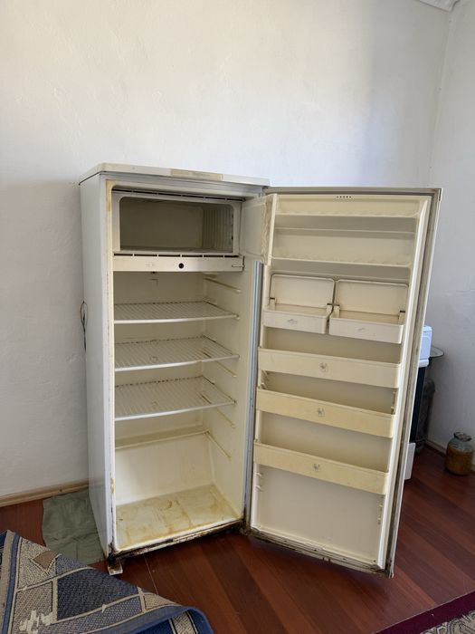 Холодильник.        .