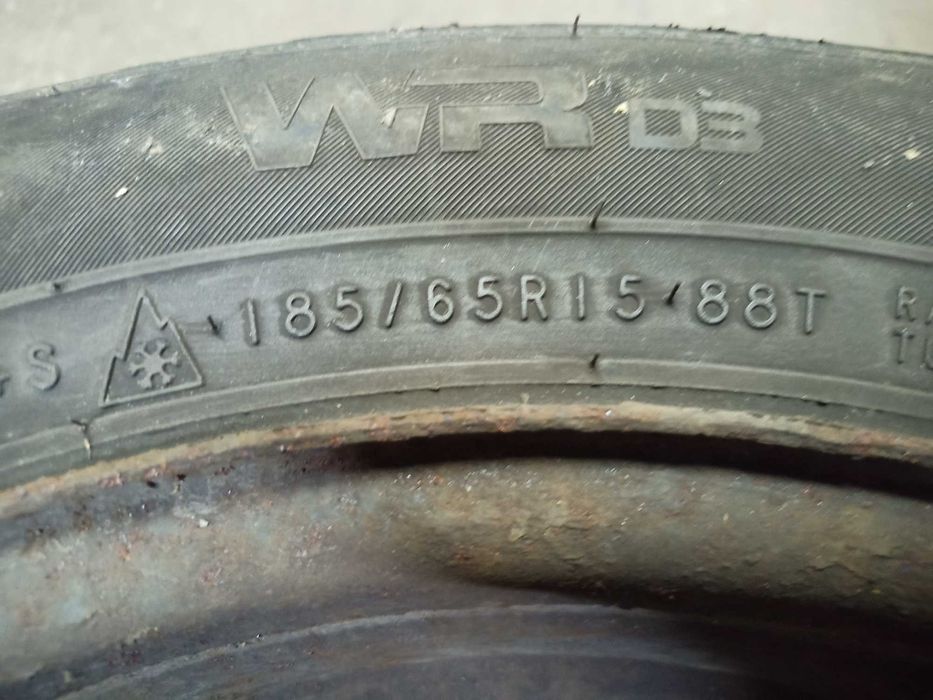 Caucicuri iarna 185/65/15 +jante Logan