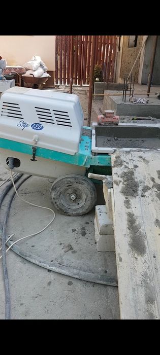 Tencuiala mecanizata cu material tradițional