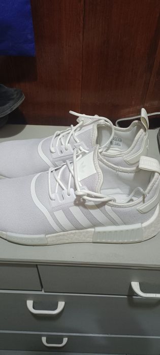 Спортивные кроссовки