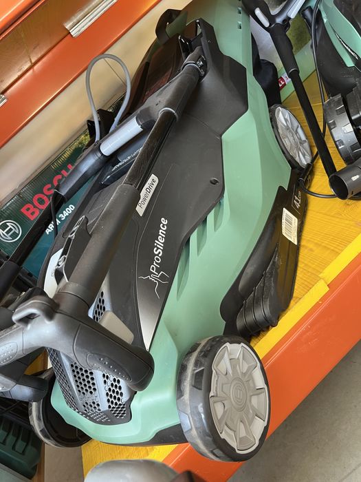 Mașina electrică de tuns gazonul BOSCH (650)