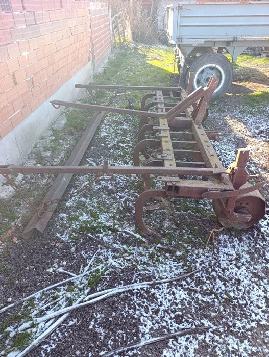 Продавам чизел и плуг 4/25