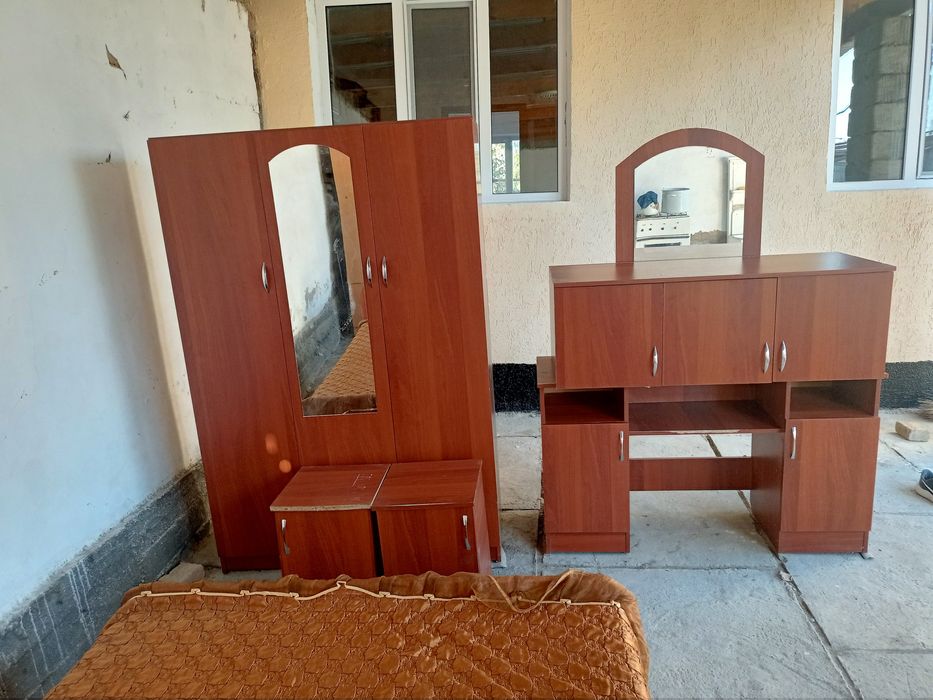 Спальный гарнитур