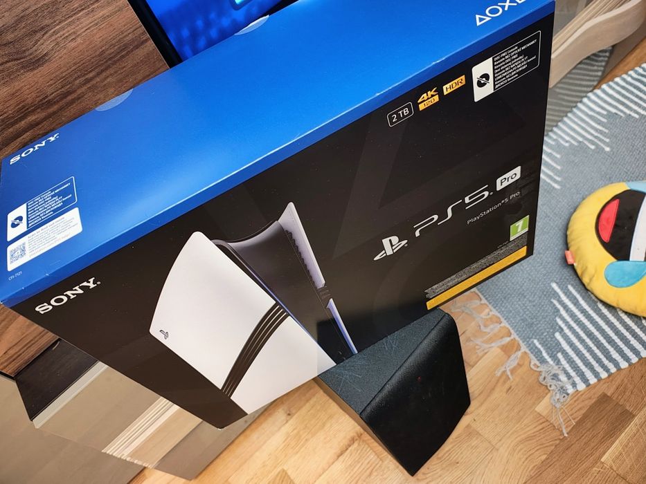 Play Station 5 cu maneta si telecomanda media in garantie