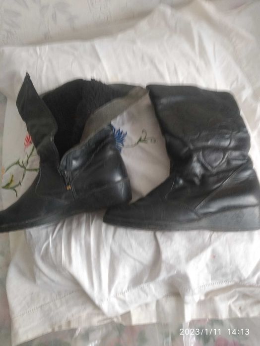 Сапоги и ботинки женские теплые качественные 39 размера.