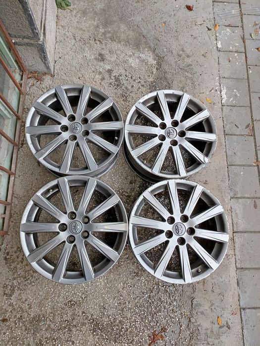 Продавам оригинални джанти с датчици за тойота Авенсис Т27