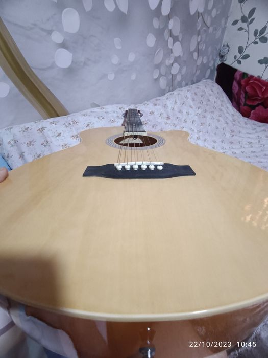 Gitara sotiladi yengi ishlatilmagan