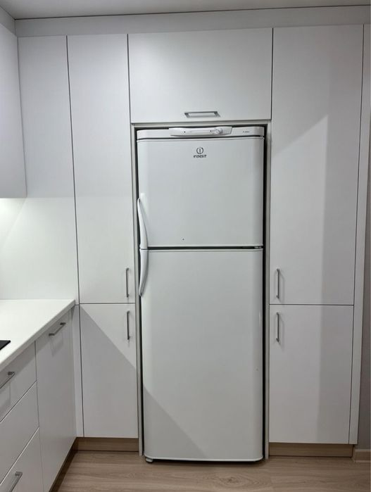 Холодильник INDESIT