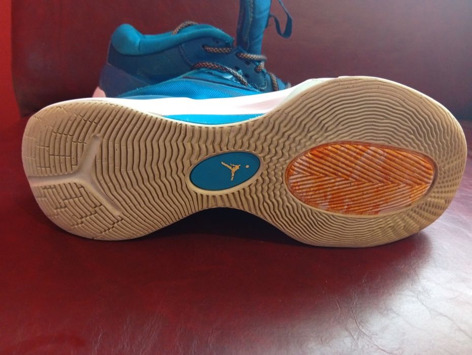 Nike Jordan separate zoom