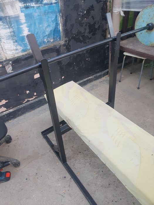 лежак со штангой 100 кг