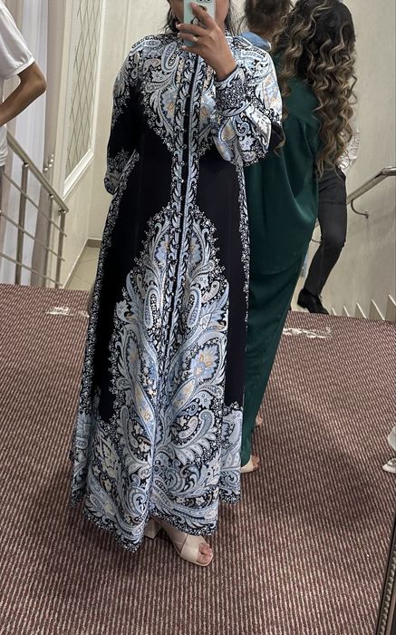 Продам платье, нарядное, шикарное.