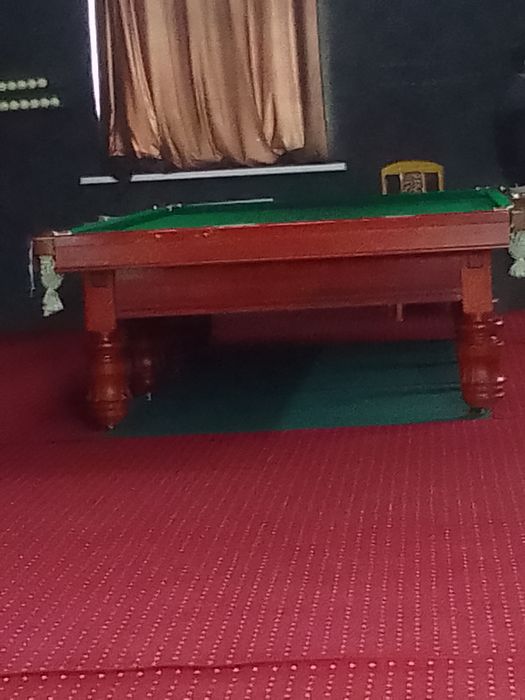 Билярд столи беш кусокли булиб беришга сотилади