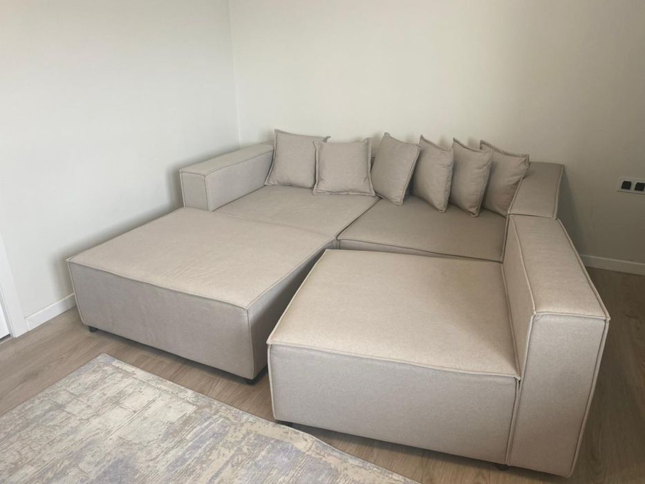 Модульный диван с подушками