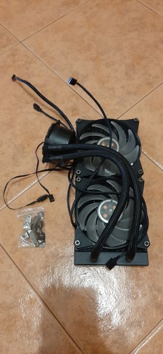 Cooler Master 240mm водно охлаждане за CPU
