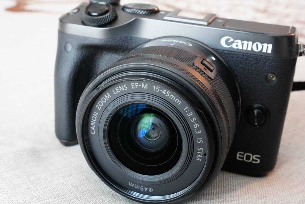 Kit Aparat foto mirrorless Canon EOS M6 24mp + obiectiv EF-M 15-45mm F/3.5-6.3 IS STM