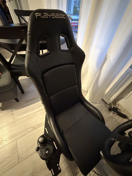 Scaun racing Playseat plus volan Logitech G923 si schimbator