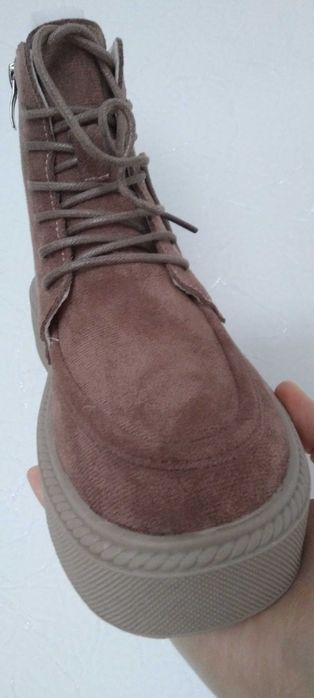 Продам новые зимние ботинки