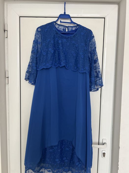 Чисто нова официална рокля