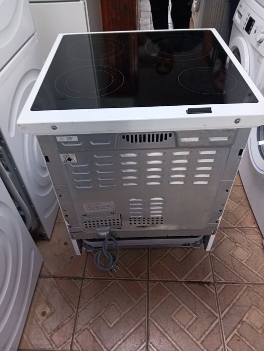 Свободно стояща печка с керамичен плот VOSS  2 години Гаранция!