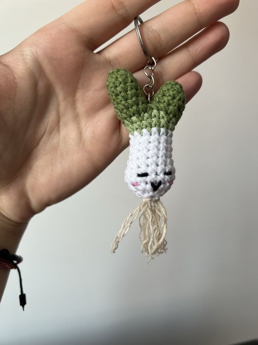 Breloc ceapa verde - cadou handmade amigurumi