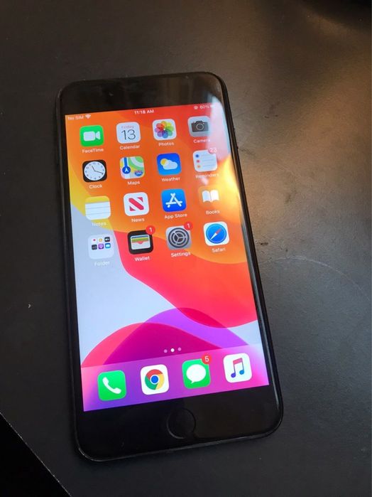 Продаю Айфон 7 плюс