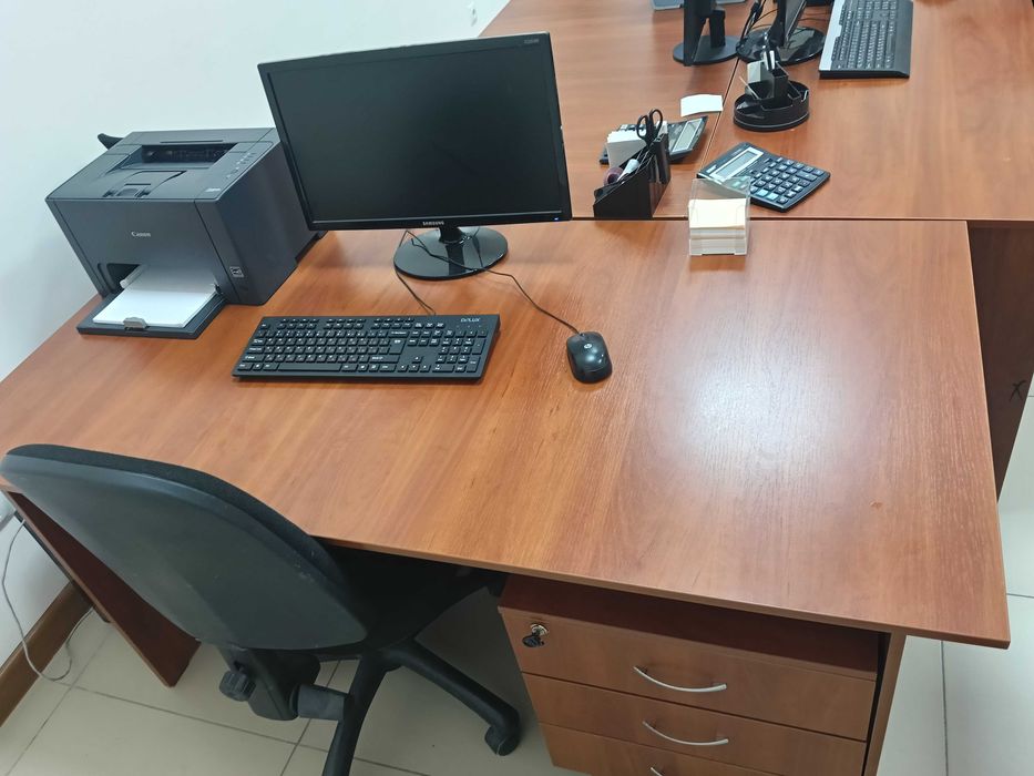 Офисная мебель, столы, шкафы