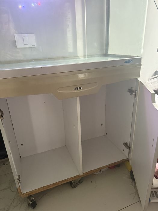 Acvariu pești Jebo  mare cu mobilier URGENT