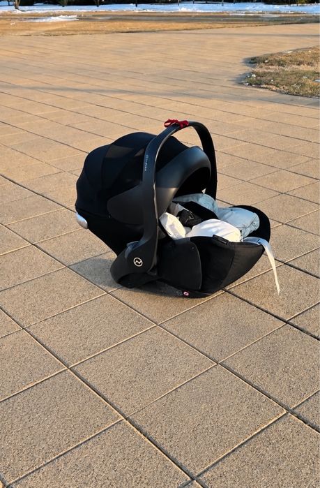 Vand pachet scoica auto Cybex + baza Cybex ISOFIX