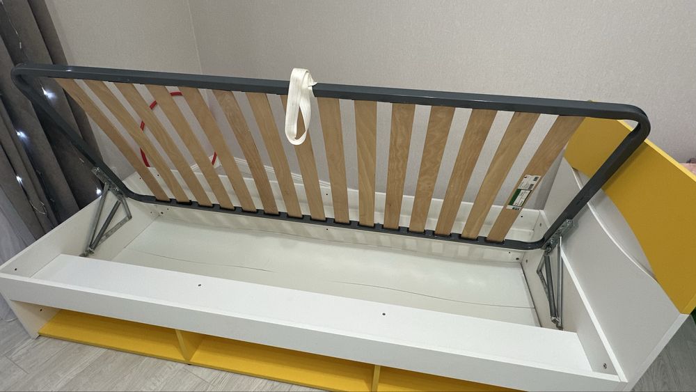 Кровать детская с подьемным механизмом в отличном состоянии