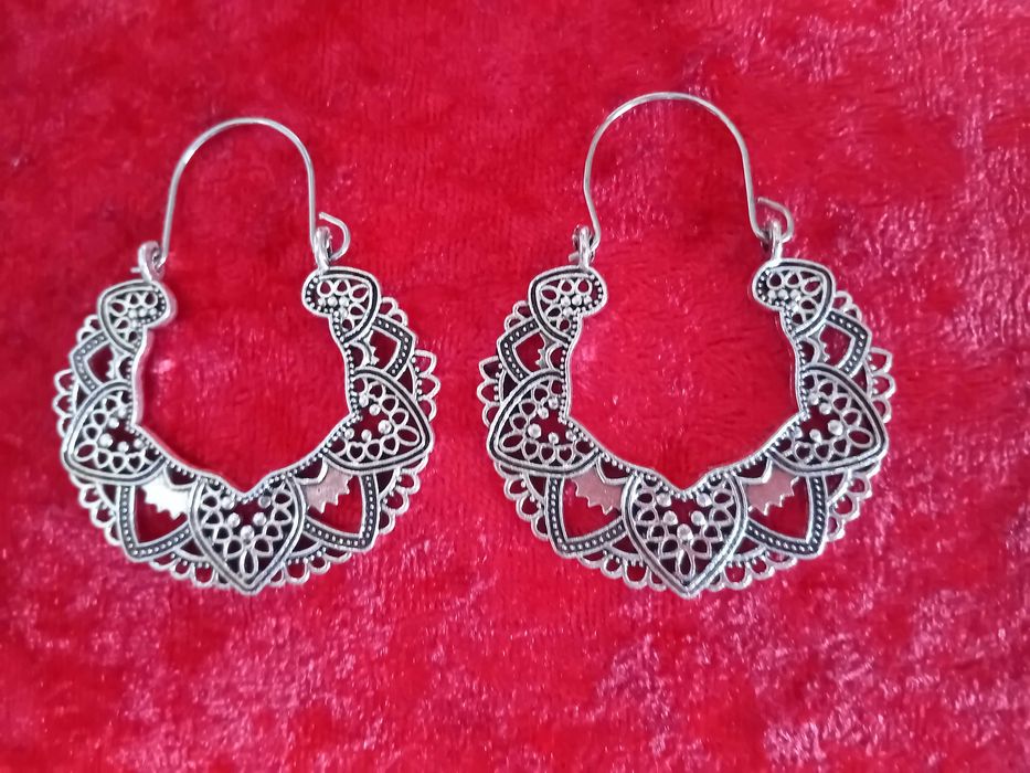 Сребристи бижута-колиета ,гривни, обеци,пръстен