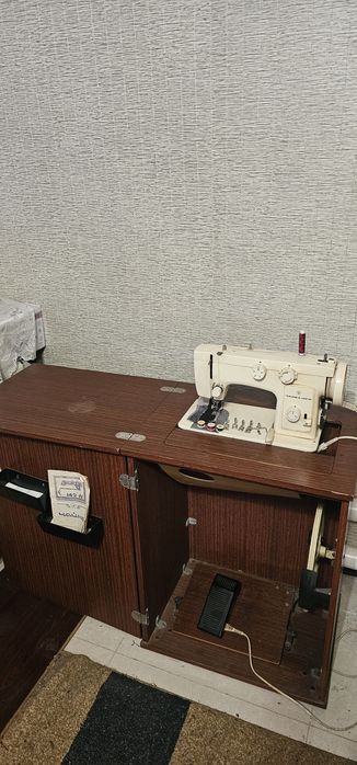 Швейная машинка, чайка 142м.