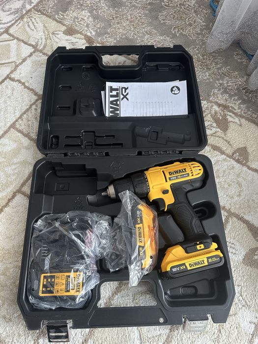 Шуруповерт DeWALT DCD771D2