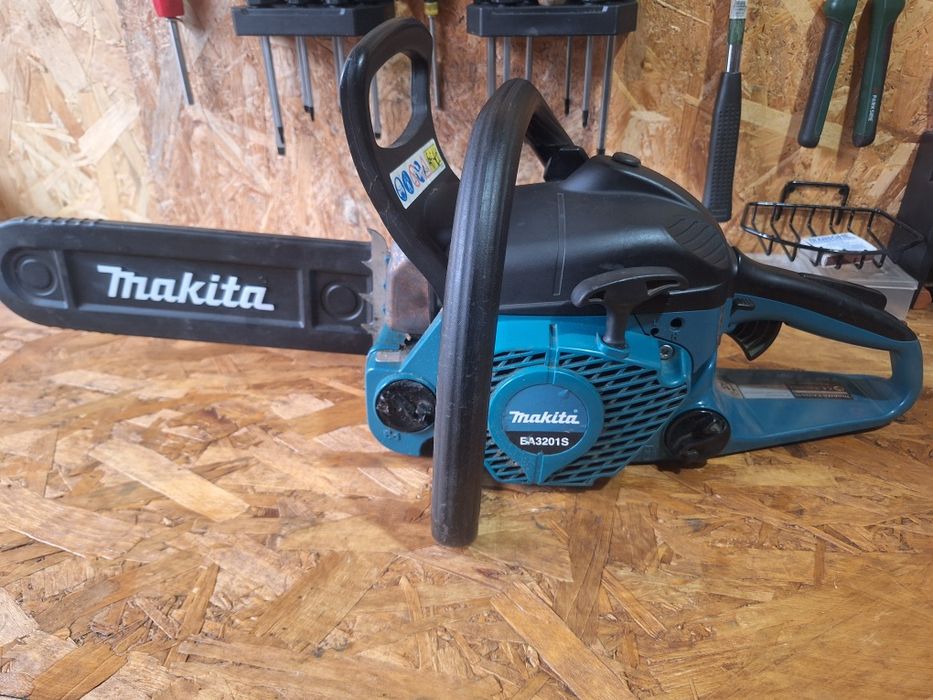 Vând Makita EA3201S