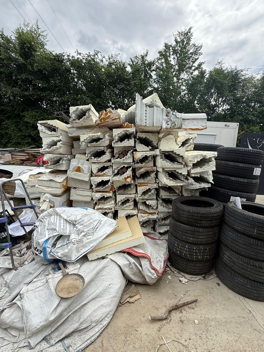 Ridic saci cu moloz și deseuri din constructii