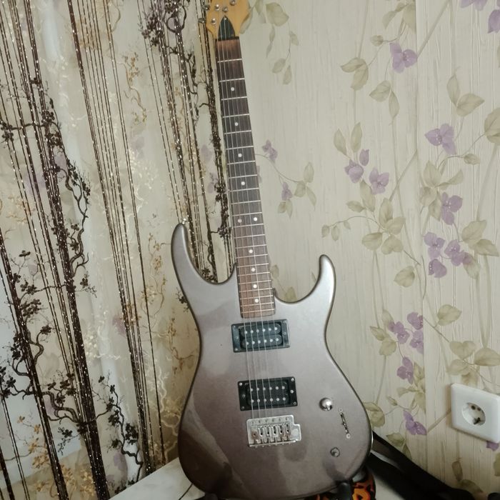 Продам электрогитару