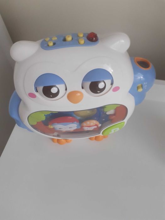 Играчка със светлини и бял шум