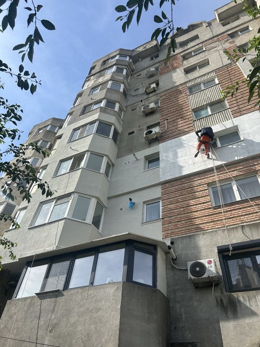 Izolatii Fatade ( alpinisti sau schela)