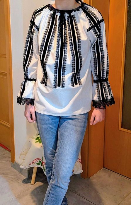 Confectionez costume populare la comanda ,IE, etc