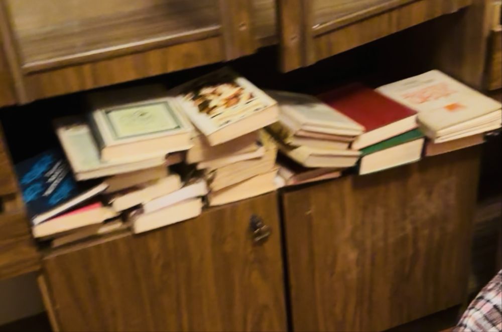 Очень много книг из личной библиотеки